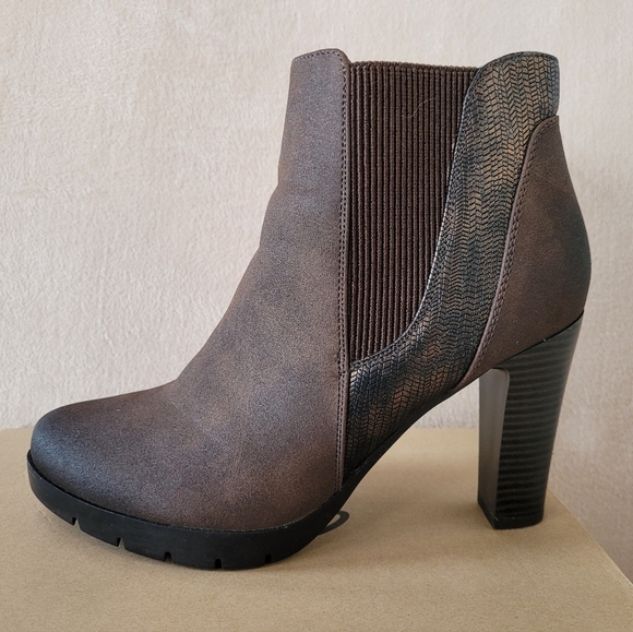 Brown ankle boots - Picture 2 of 9